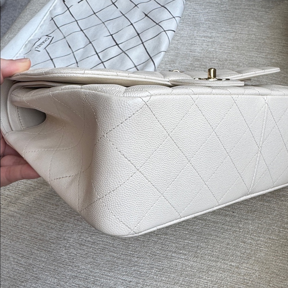 CHANEL authentic classic flap bag in white with gold hardware, size jumbo - Picture 8 of 16